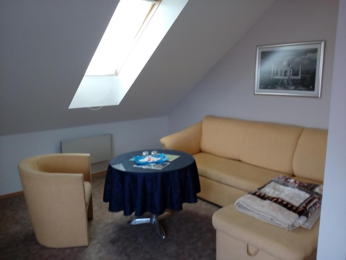 Beckov Platanus Bed & Breakfast エクステリア 写真