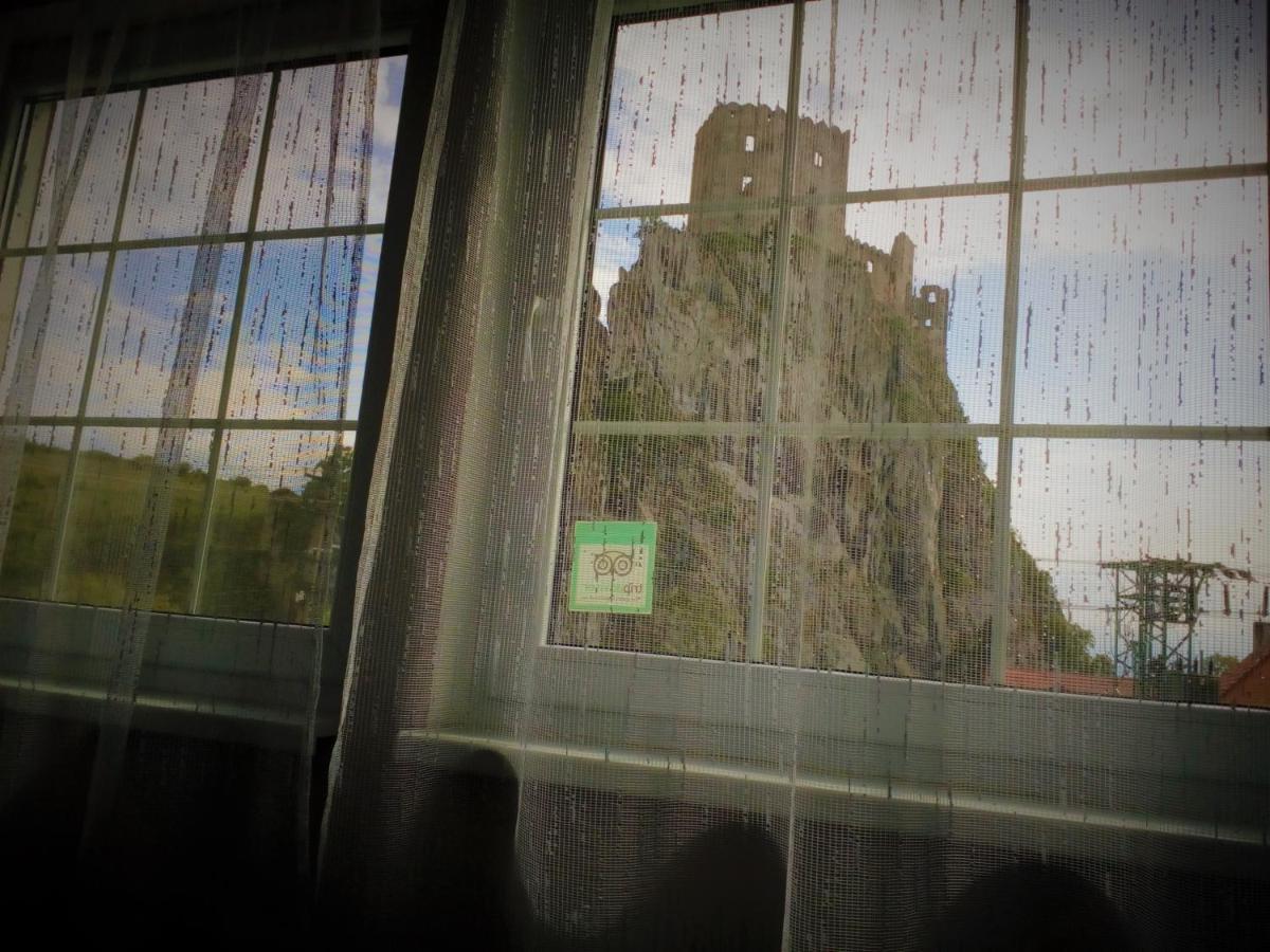 Beckov Platanus Bed & Breakfast エクステリア 写真