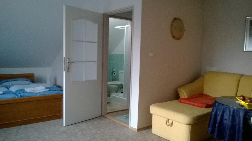 Beckov Platanus Bed & Breakfast エクステリア 写真